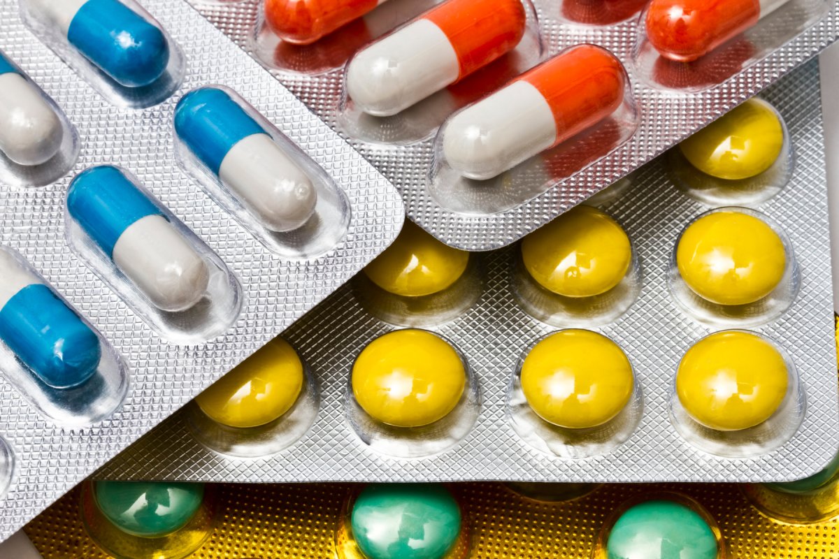 Brett med tabletter. 